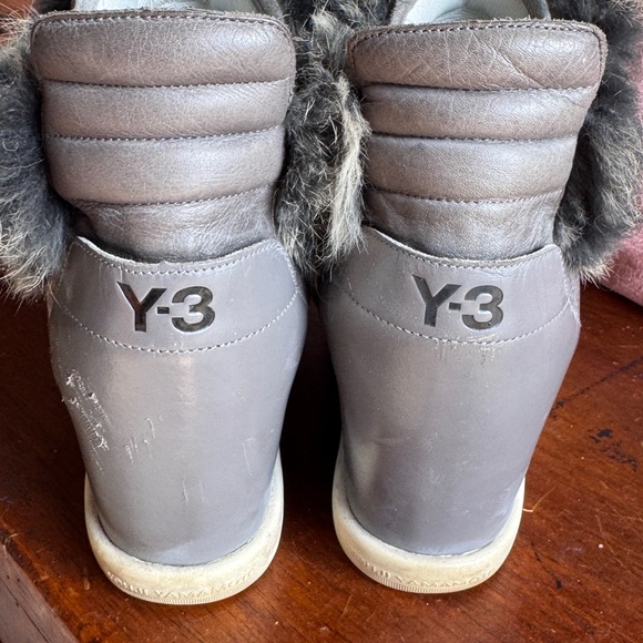 Y-3 Women's Gray High-Top Sneakers with Fur Trim - Picture 3 of 7